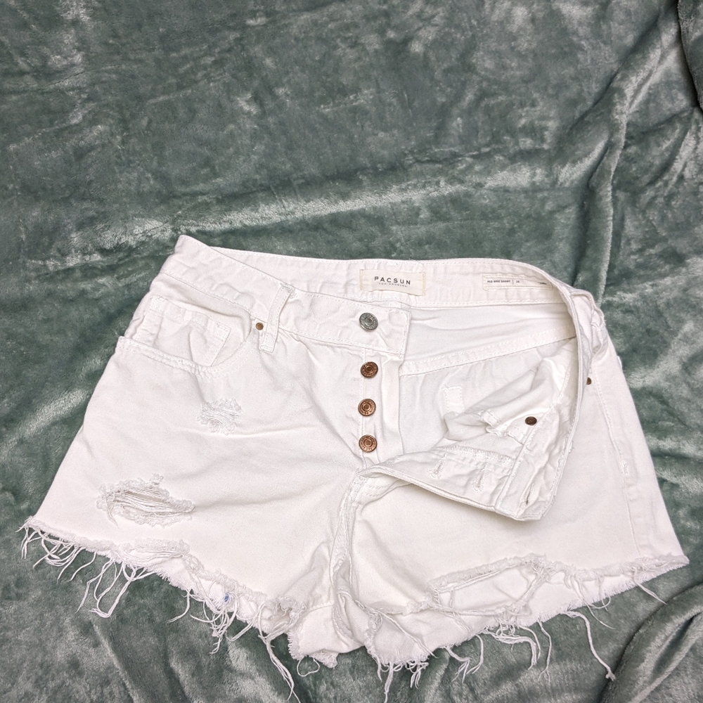 Pacsun mid-rise distressed shorts (off white, size 26)